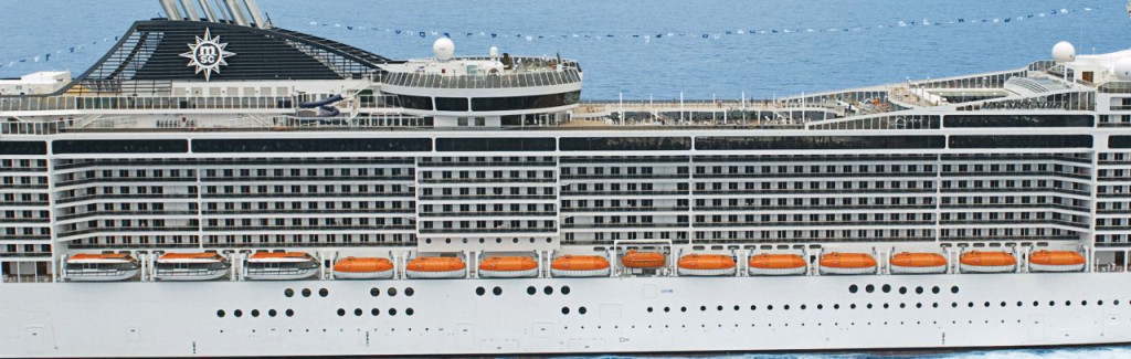 Lifeboats in front of the balcony of the cabins located on deck 8