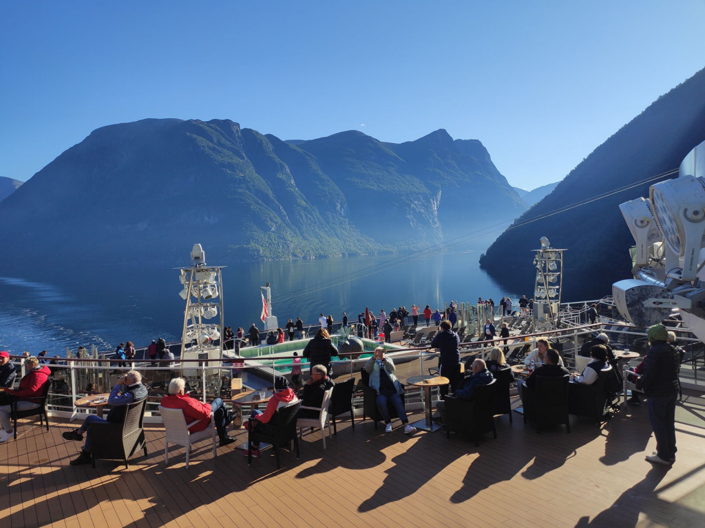 How to Choose Cruises to Norwegian Fjords